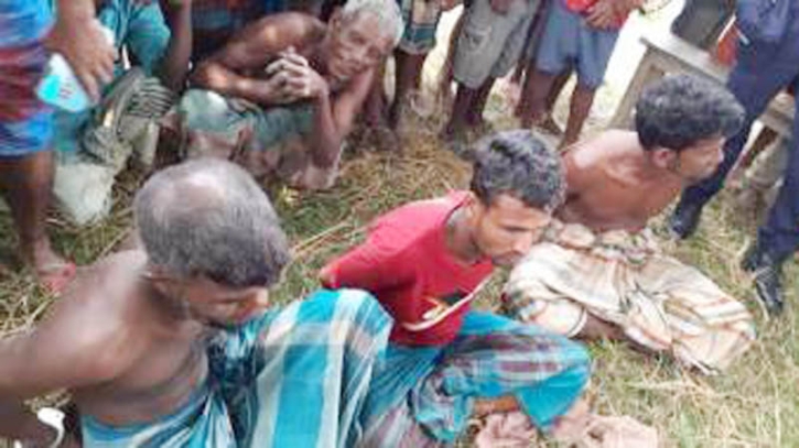 মধ্যনগরে জনতার হাতে তিন ডাকাত আটক